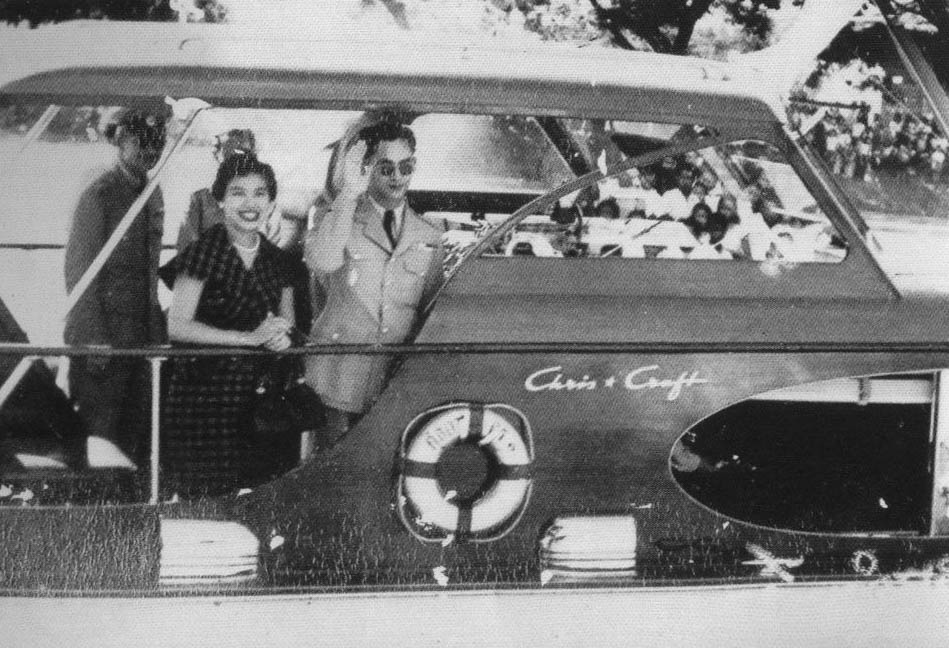 ภาพประวัติศาสตร์  พระบาทสมเด็จพระปรมินทรมหาภูมิพลอดุลยเดช และสมเด็จพระนางเจ้าสิริกิติ์ 