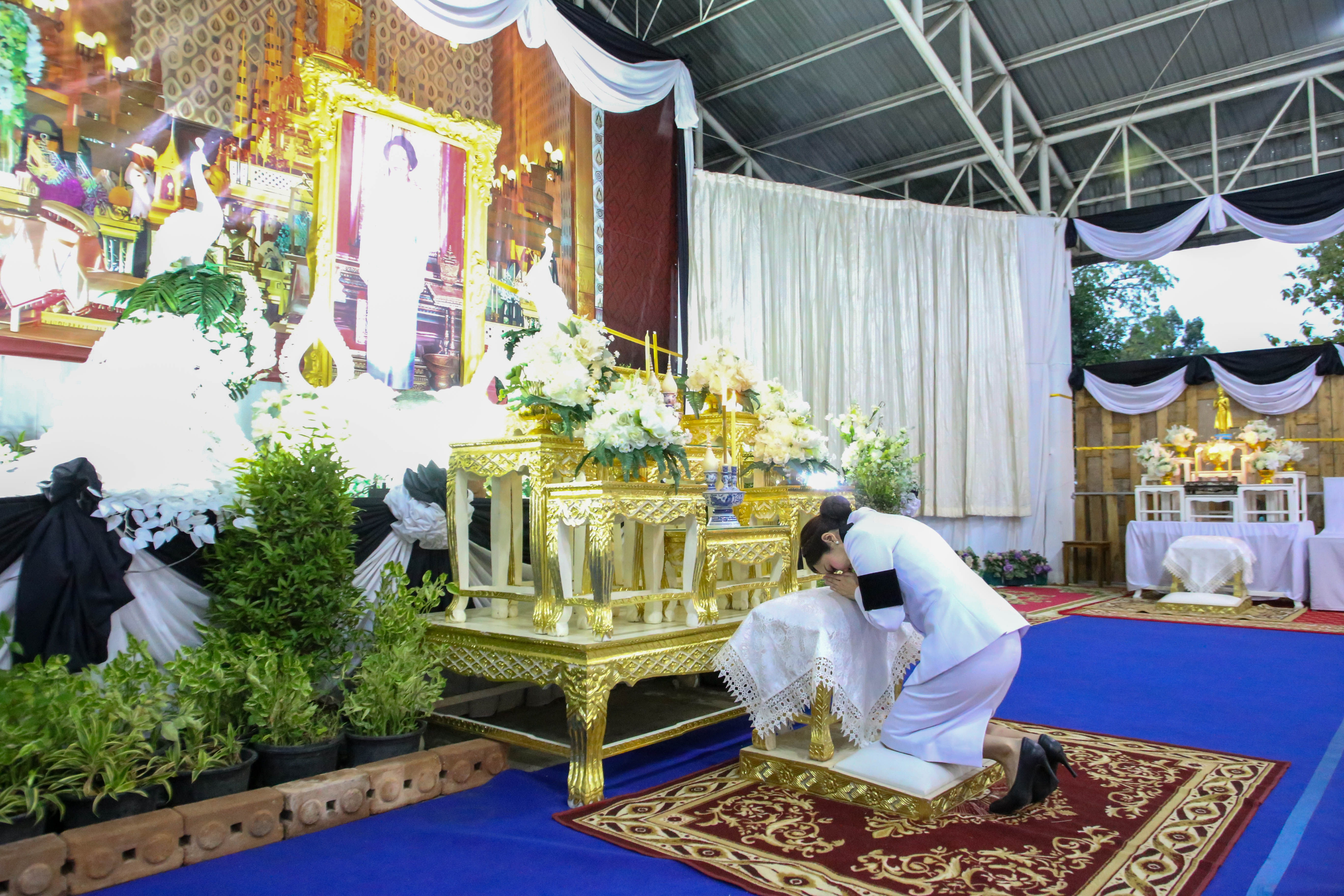 จังหวัดชัยนาท ประกอบพิธีสวดพระอภิธรรม อุทิศถวายพระราชกุศล แด่สมเด็จพระนางเจ้าสิริกิติ์ พระบรมราชินีนาถ พระบรมราชชนนีพันปีหลวง  ณ วัดพระบรมธาตุ วรวิหาร