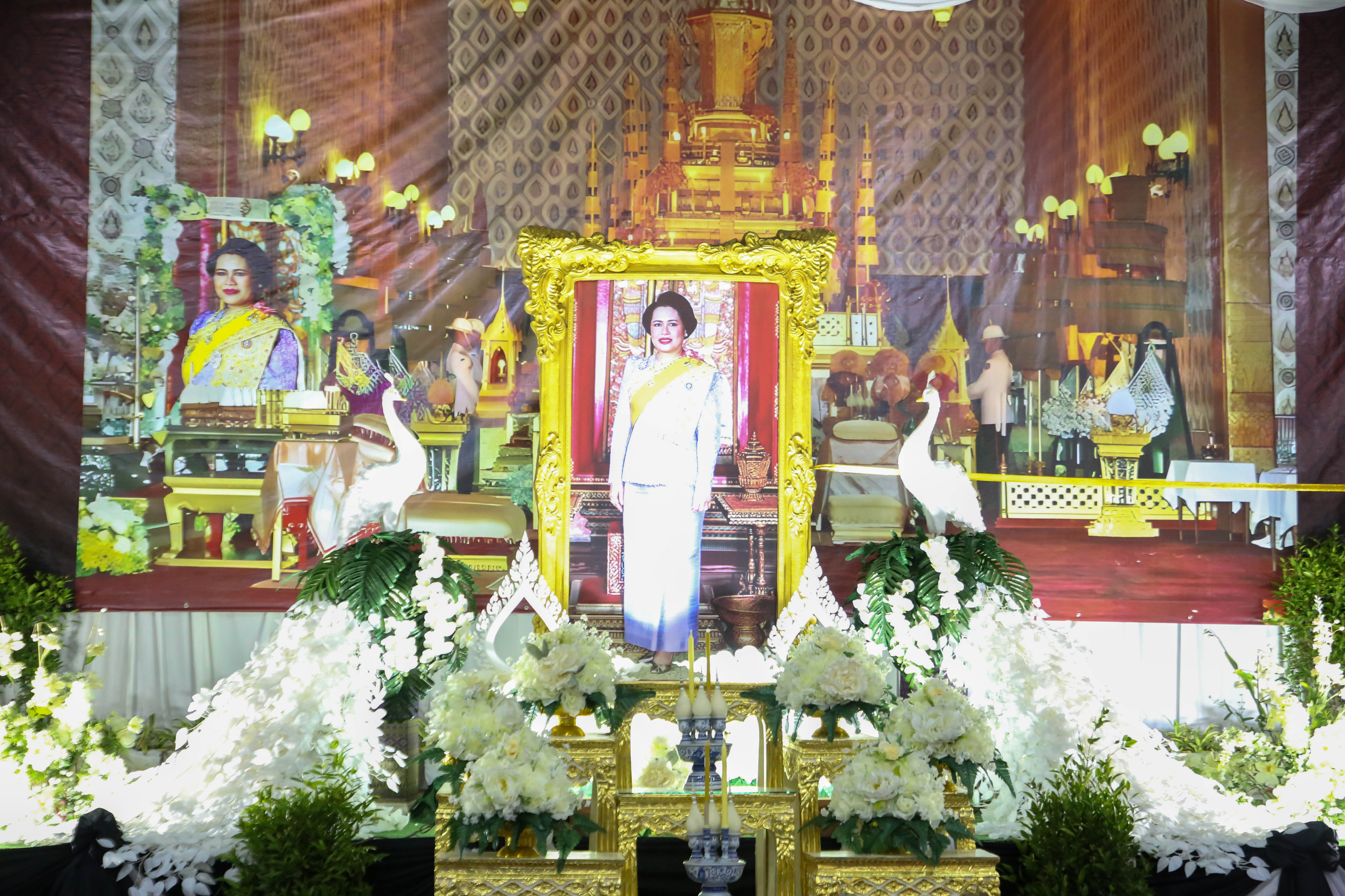 จังหวัดชัยนาท ประกอบพิธีสวดพระอภิธรรม อุทิศถวายพระราชกุศล แด่สมเด็จพระนางเจ้าสิริกิติ์ พระบรมราชินีนาถ พระบรมราชชนนีพันปีหลวง  ณ วัดพระบรมธาตุ วรวิหาร