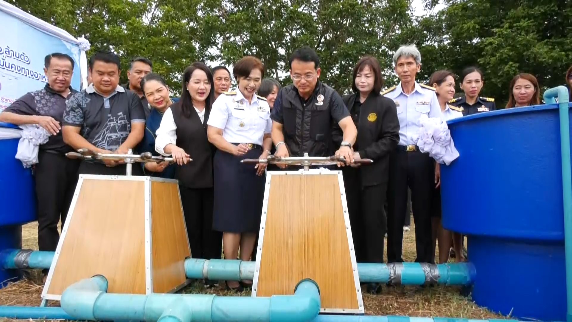 ประมงจังหวัดชัยนาท จัดพิธีปล่อยพันธุ์สัตว์น้ำเนื่องในวันประมงแห่งชาติ และวันครบรอบ 100 ปี กรมประมง