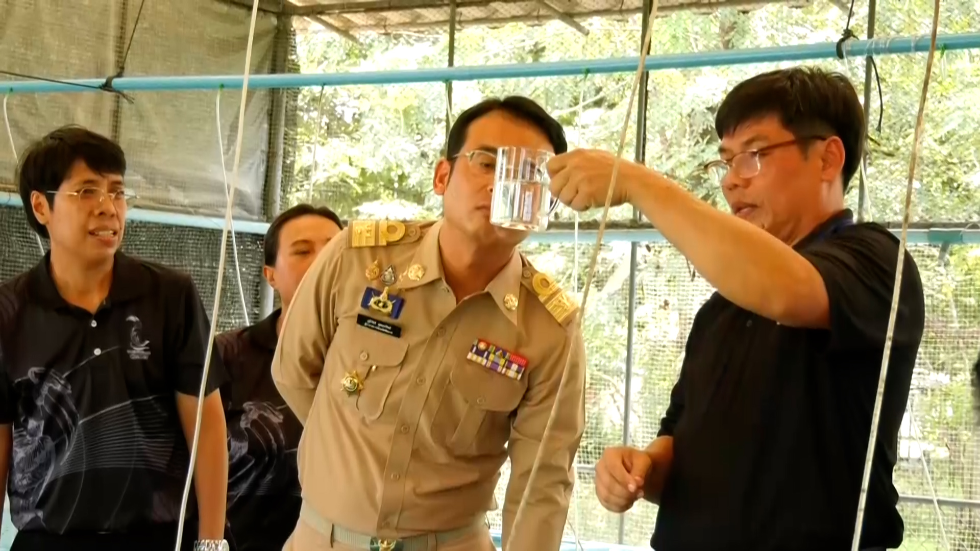 ผู้ว่าฯ ชัยนาท เยี่ยมชมศูนย์วิจัยและพัฒนาการเพาะเลี้ยงสัตว์น้ำจืดชัยนาท เพื่อติดตามการเพาะพันธุ์สัตว์น้ำ